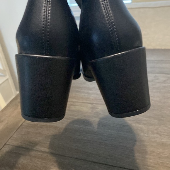 NOVACAS Talia Stretch Vegan Leather Bootie In Black | Size 41/10 - Picture 11 of 15